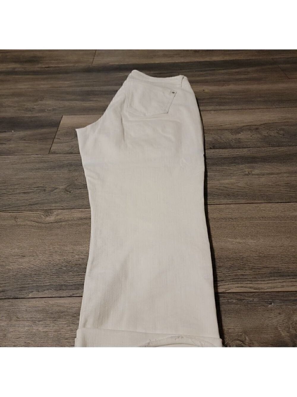 Bandolino White cropped Denim jeans size 10